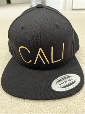 NWOT Yupoong SnapBack Hat Classic Black Gold Green Cap Wool Blend Flat Brim